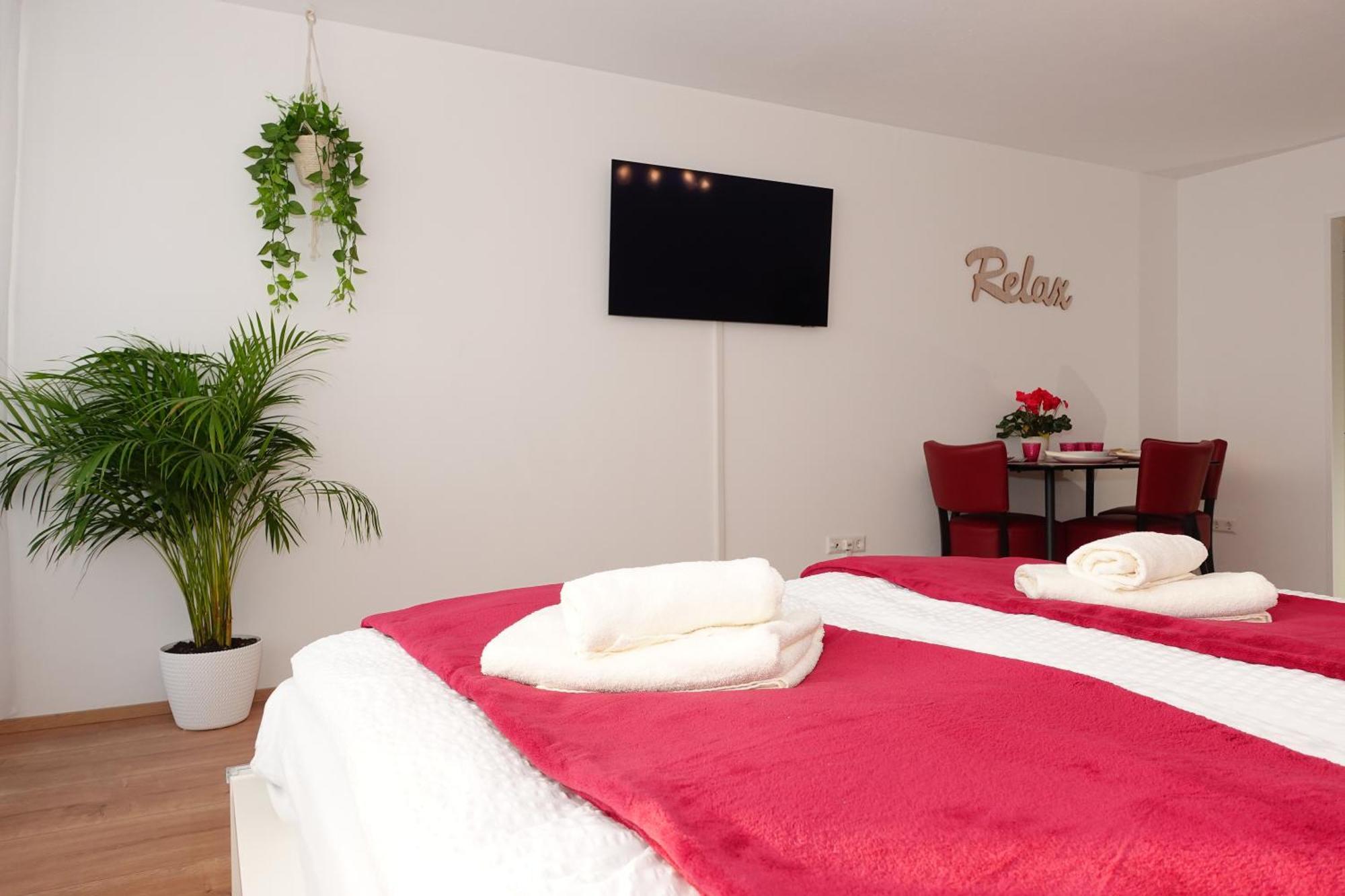 Relax-red Mit Pool Und Sauna Apartment *